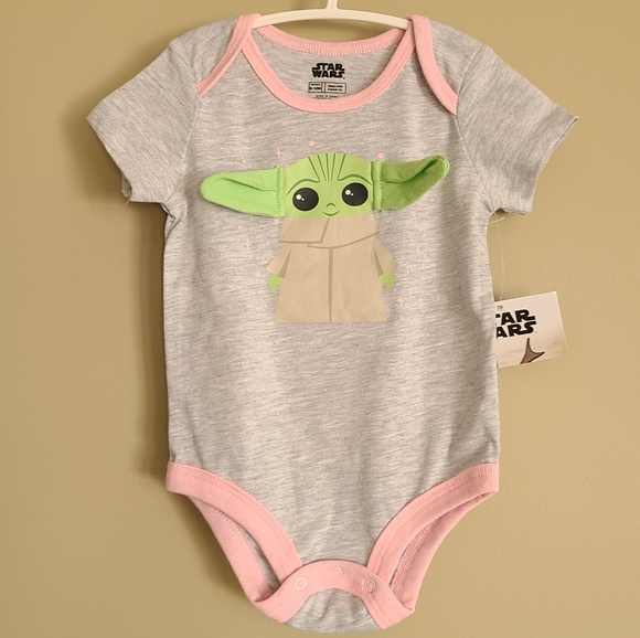NWT Star Wars Baby Yoda light grey short sleeved onesie/bodysuit - Picture 1 of 2